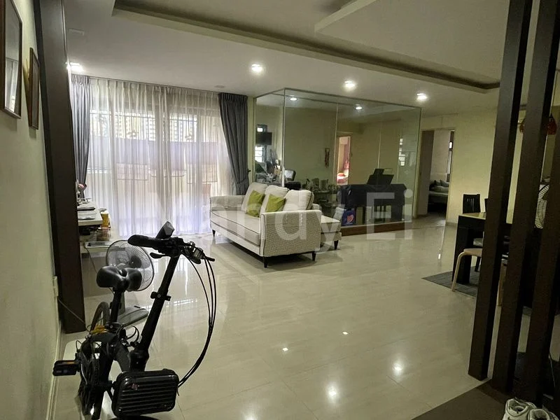 Executive HDB for Sale in 423 Canberra Road - Image 5