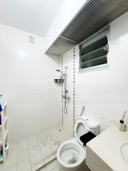 5 Room (5I) HDB for Sale in 443D Fajar Road - Image 5