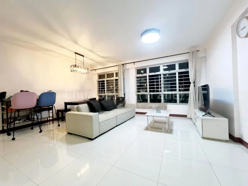 5 Room (5I) HDB for Sale in 443D Fajar Road - Image 1