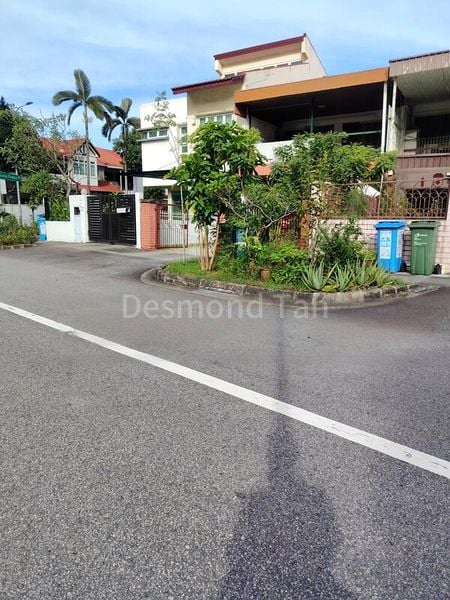 5 Bed Terraced House (Landed) for Sale in LHK 3 - Image 9