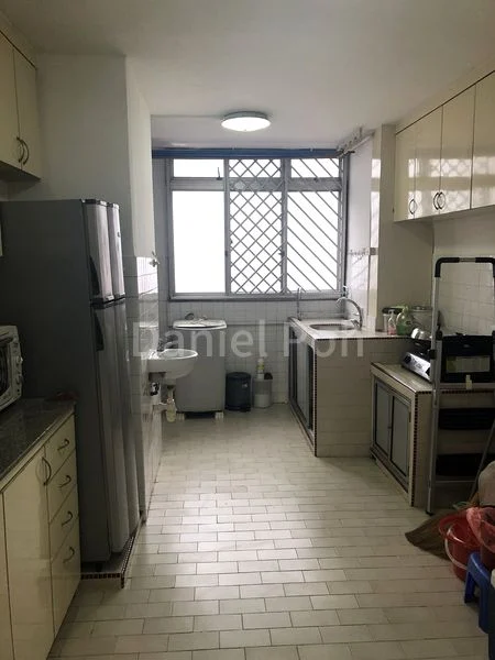 3 Room (3I) HDB for Sale in 306 Serangoon Avenue 2 - Image 1