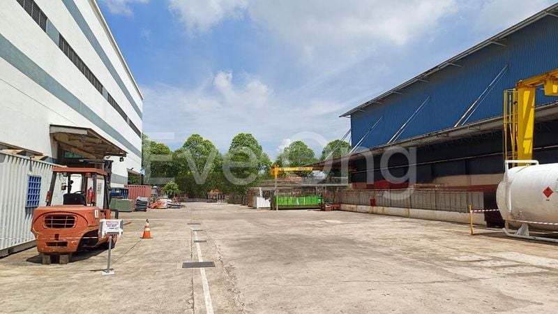 Factory / Workshop (B2) for Sale: Benoi / High Ceiling / Open Yard - Image 1