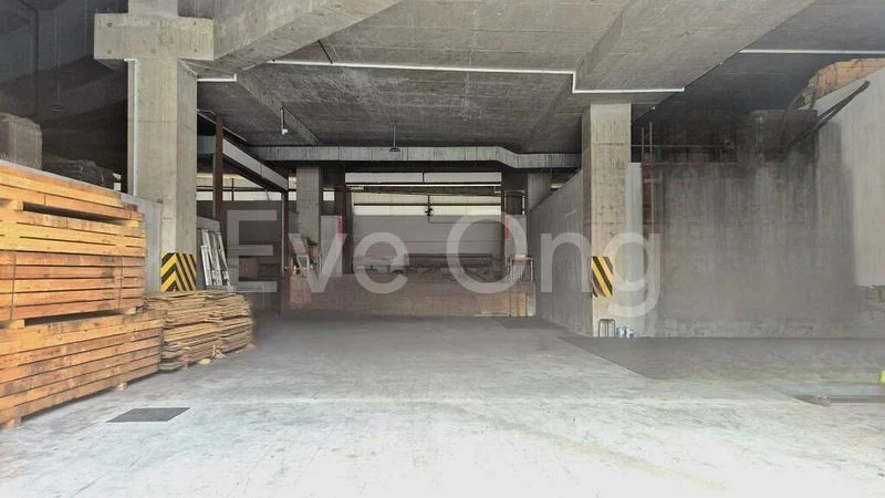 Factory / Workshop (B2) for Sale: Benoi / High Ceiling / Open Yard - Image 3