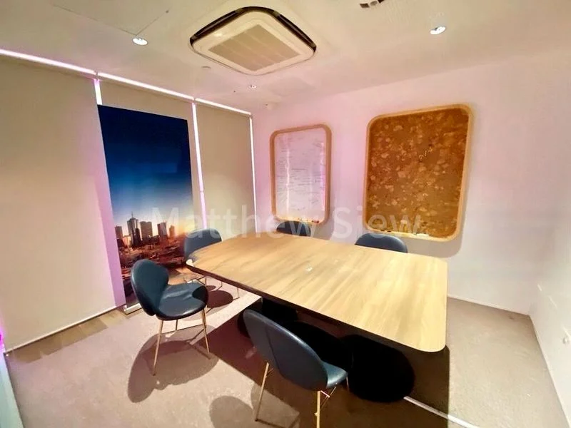 Office for Rent: Tahir Building - Image 4