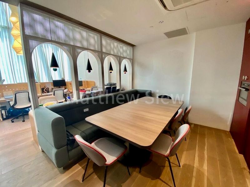 Office for Rent: Tahir Building - Image 6