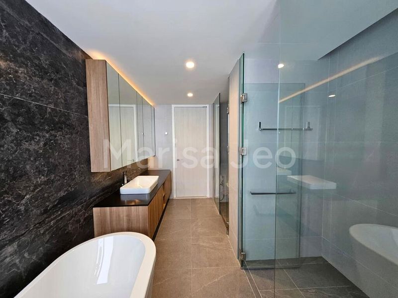 5 Bed Semi-Detached House (Landed) for Sale in  Hong Kong Park - Image 9