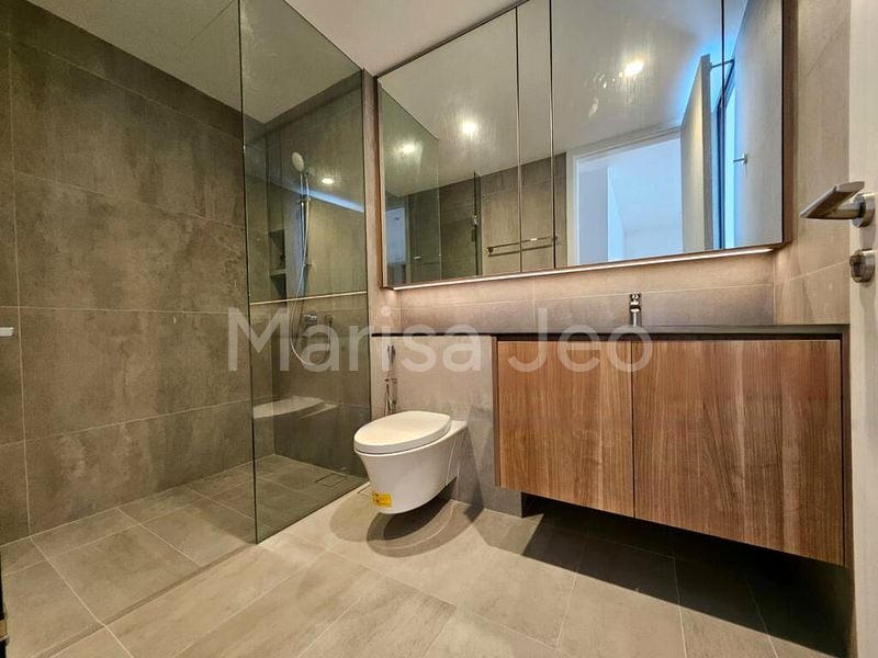 5 Bed Semi-Detached House (Landed) for Sale in  Hong Kong Park - Image 5