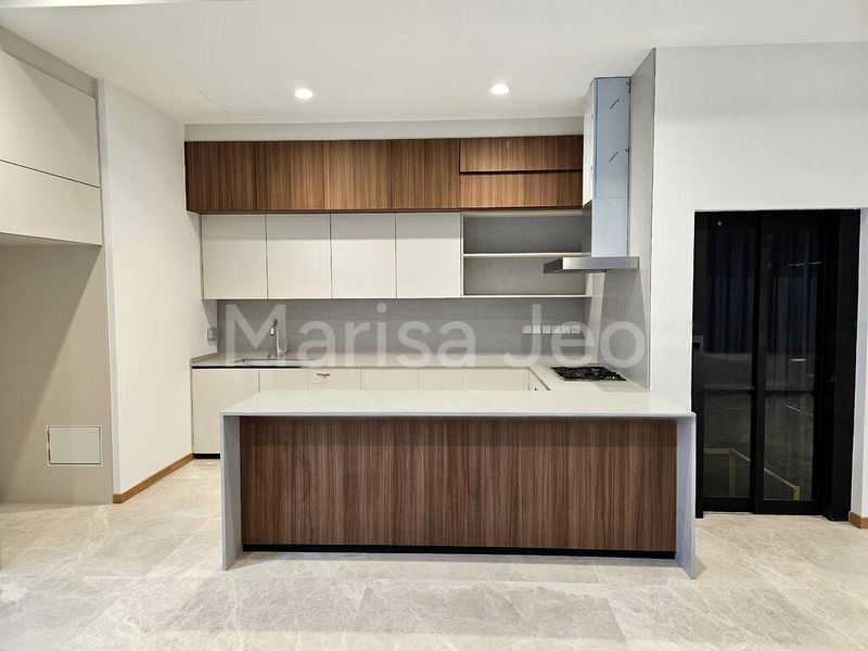 5 Bed Semi-Detached House (Landed) for Sale in  Hong Kong Park - Image 10