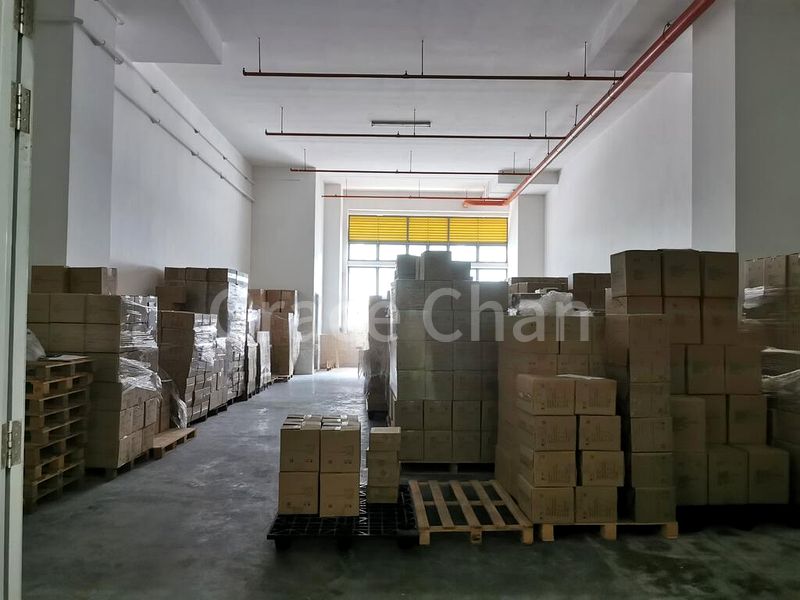 TG Building: Light Industrial (B1) for Rent - Image 14