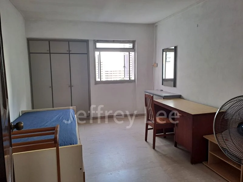 Common Room (HDB) for Rent in 107 Jurong East Street 13 - Image 1