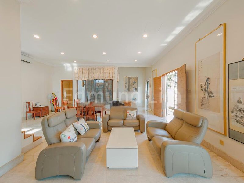 6 Bed Semi-Detached House (Landed) for Sale in  Holland Grove Drive - Image 2