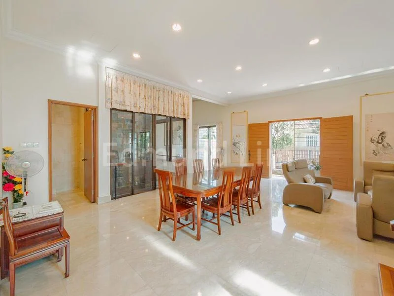 6 Bed Semi-Detached House (Landed) for Sale in  Holland Grove Drive - Image 1