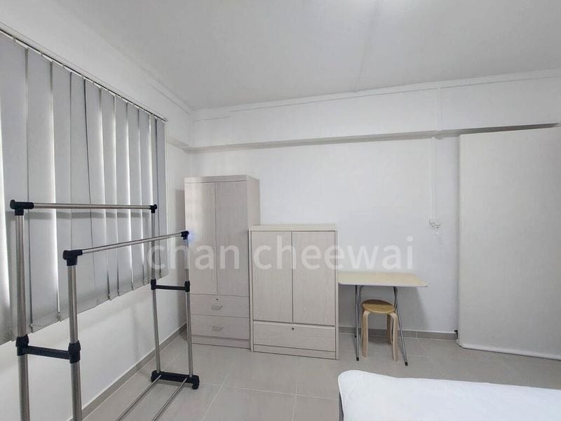Common Room (HDB) for Rent in 166 Woodlands Street 13 - Image 3