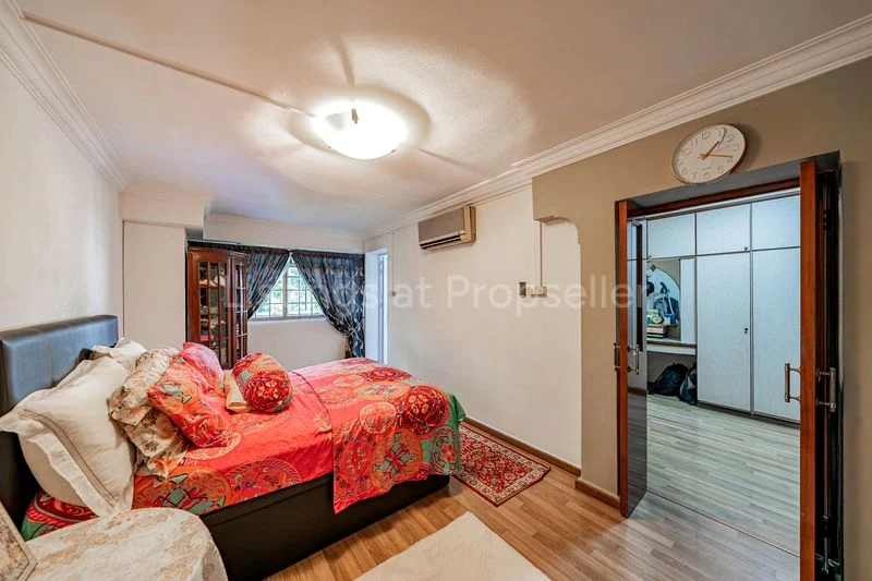 Jumbo HDB for Sale in 419 Woodlands Street 41 - Image 6