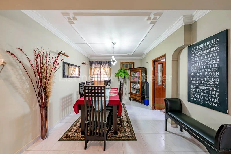 Jumbo HDB for Sale in 419 Woodlands Street 41 - Image 4