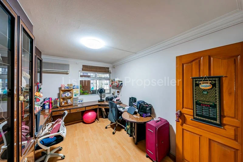 Jumbo HDB for Sale in 419 Woodlands Street 41 - Image 9