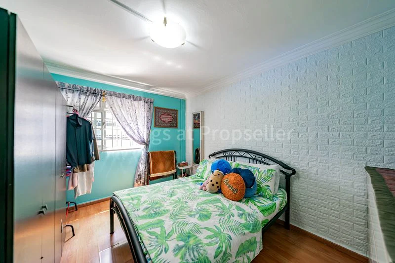 Jumbo HDB for Sale in 419 Woodlands Street 41 - Image 8