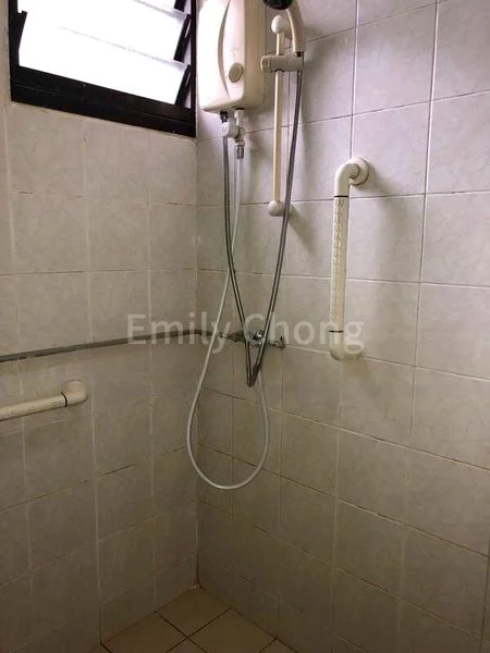 4 Room (4A) HDB for Rent in  120A Kim Tian Place - Image 5