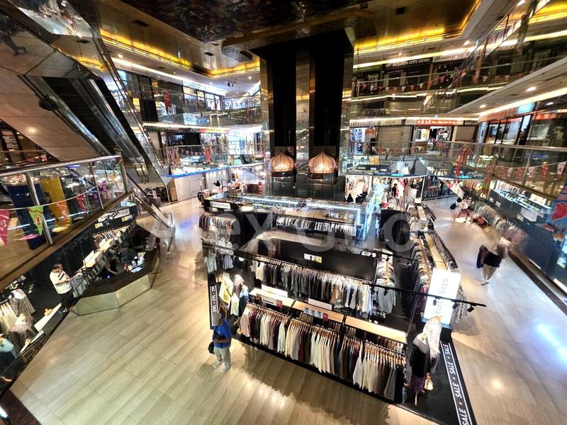 Golden Landmark: Retail Shop for Rent at 390 Orchard Road - Image 1