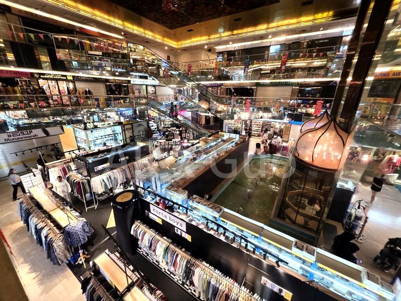 Golden Landmark: Retail Shop for Rent at 390 Orchard Road - Image 3