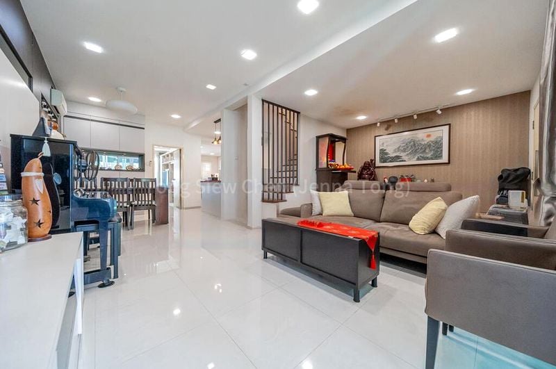 4 Bed Terraced House (Landed) for Sale in  Serangoon Avenue 3 - Image 1