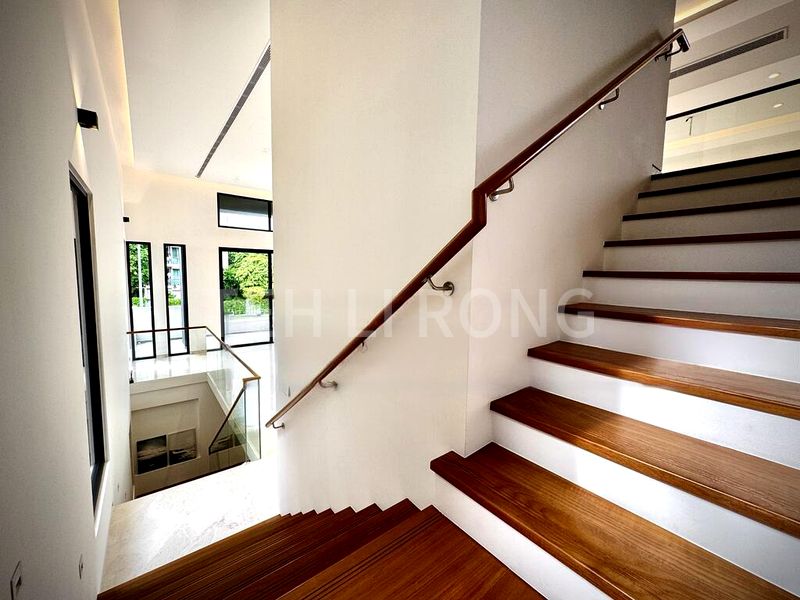 8 Bed Bungalow (Landed) for Sale in  Lucky Hill - Image 8