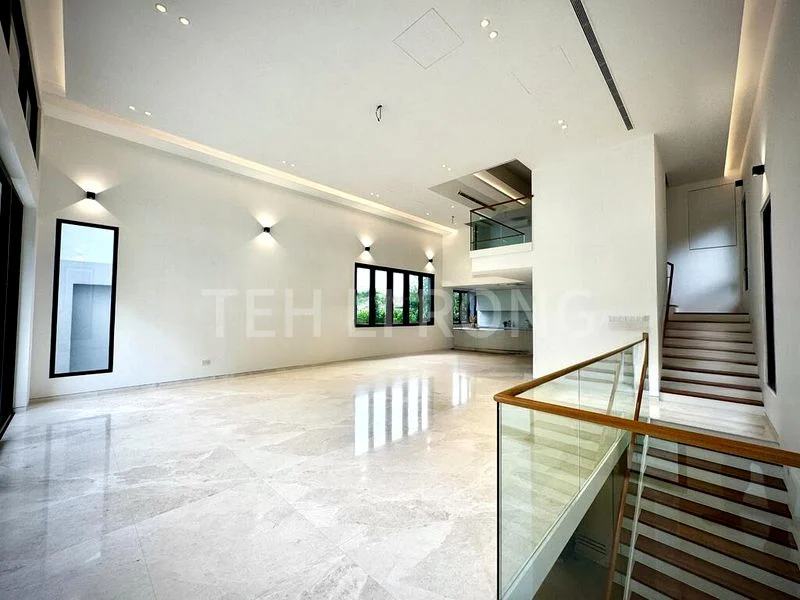 8 Bed Bungalow (Landed) for Sale in  Lucky Hill - Image 1