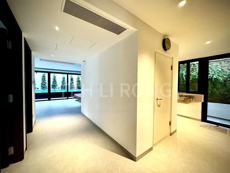 8 Bed Bungalow (Landed) for Sale in  Lucky Hill - Image 3