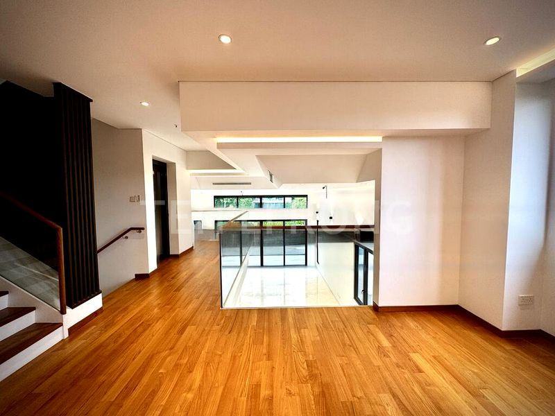 8 Bed Bungalow (Landed) for Sale in  Lucky Hill - Image 12