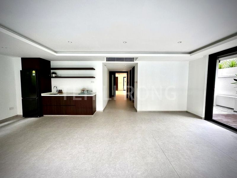 8 Bed Bungalow (Landed) for Sale in  Lucky Hill - Image 4