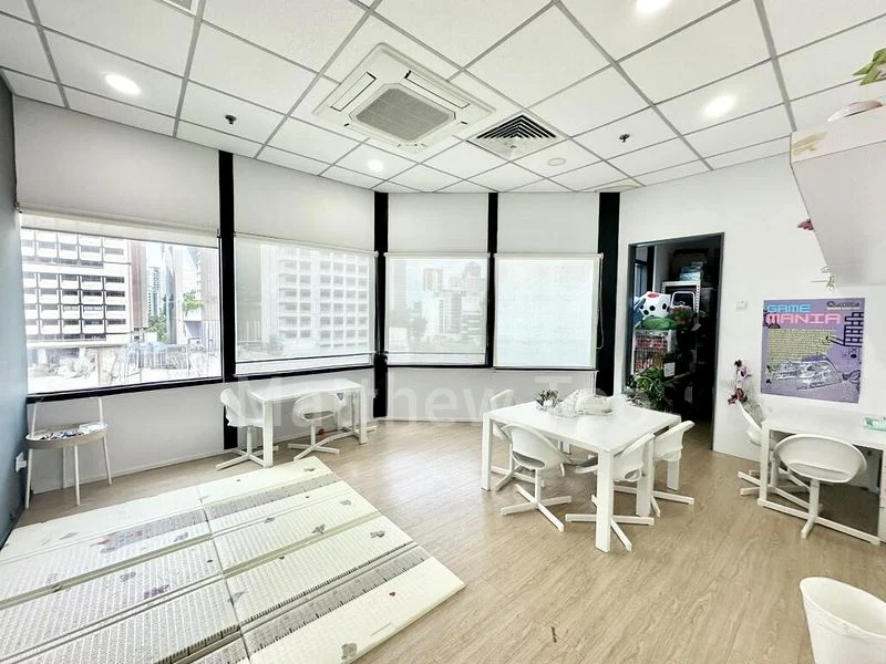 Office for Rent: Forum Galleria Shopping Centre - Image 5