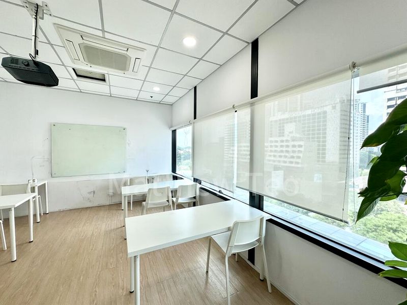 Office for Rent: Forum Galleria Shopping Centre - Image 10