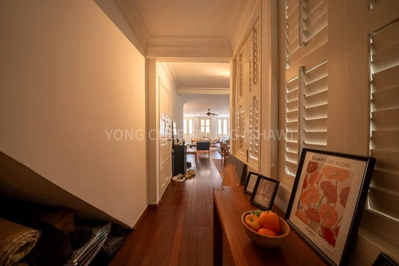 1+1 Bed Shophouse (Landed) for Rent around Everton Road - Image 9