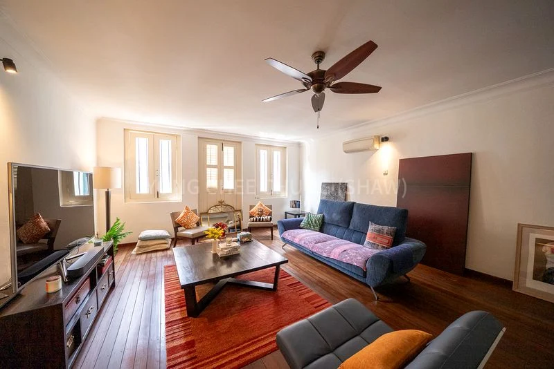 1+1 Bed Shophouse (Landed) for Rent around Everton Road - Image 5