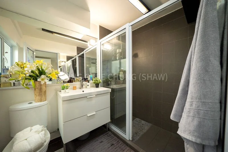 1+1 Bed Shophouse (Landed) for Rent around Everton Road - Image 13