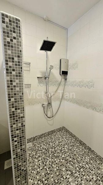 4 Bed Semi-Detached House (Landed) for Rent in  Selby Gardens - Image 7