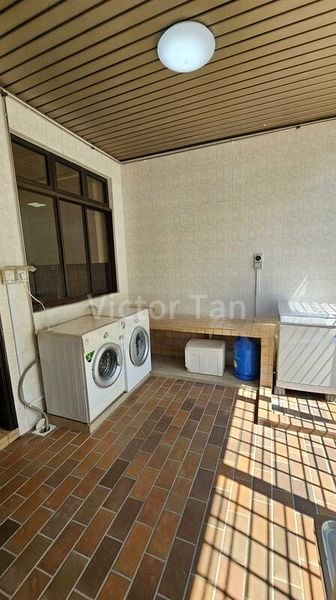 4 Bed Semi-Detached House (Landed) for Rent in  Selby Gardens - Image 13