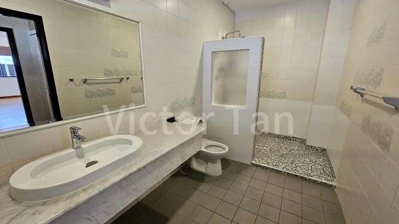 4 Bed Semi-Detached House (Landed) for Rent in  Selby Gardens - Image 6