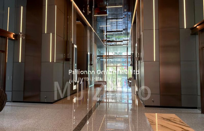 Office for Rent: UE Square - Image 4