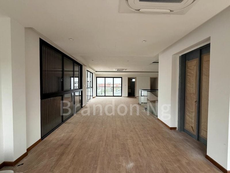 6 Bed Corner Terrace (Landed) for Sale in Lucky Hill - Image 5