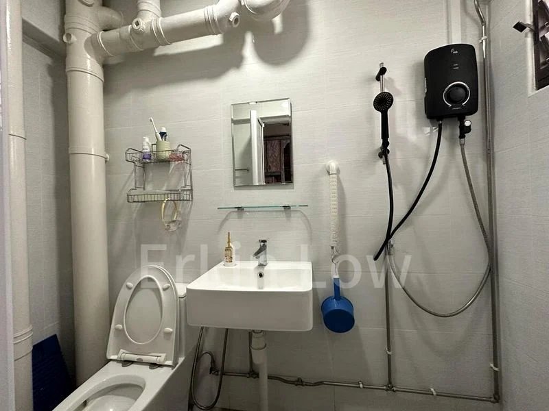 Common Room (HDB) for Rent in 210 Petir Road - Image 1