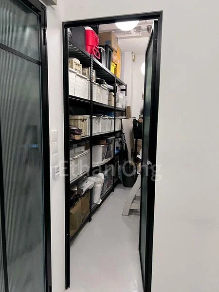 Light Industrial (B1) for Rent: Midview City - Image 3