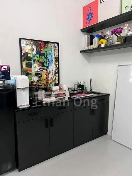 Light Industrial (B1) for Rent: Midview City - Image 2