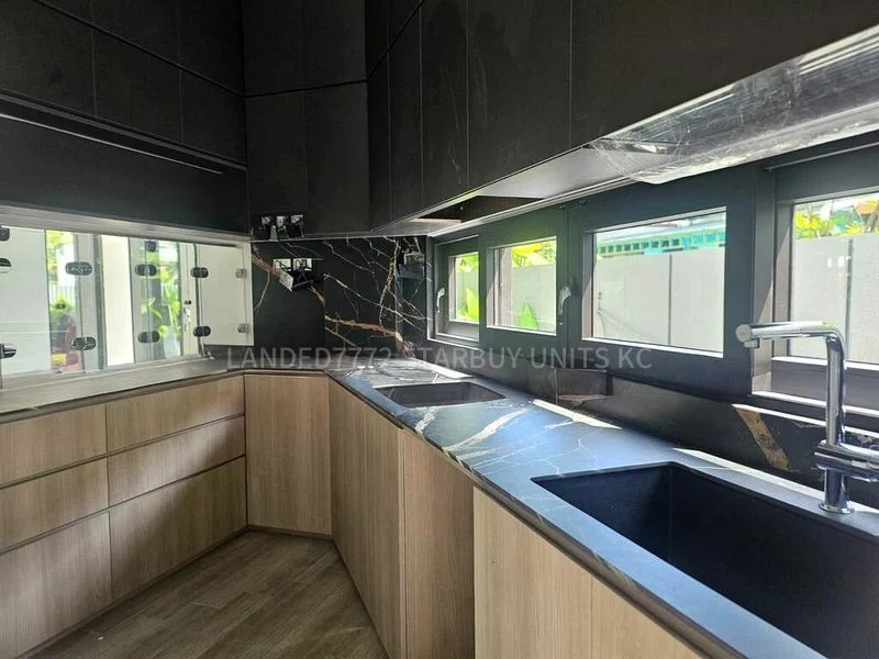 6 Bed Semi-Detached House (Landed) for Sale in  Chai Chee Lane - Image 2