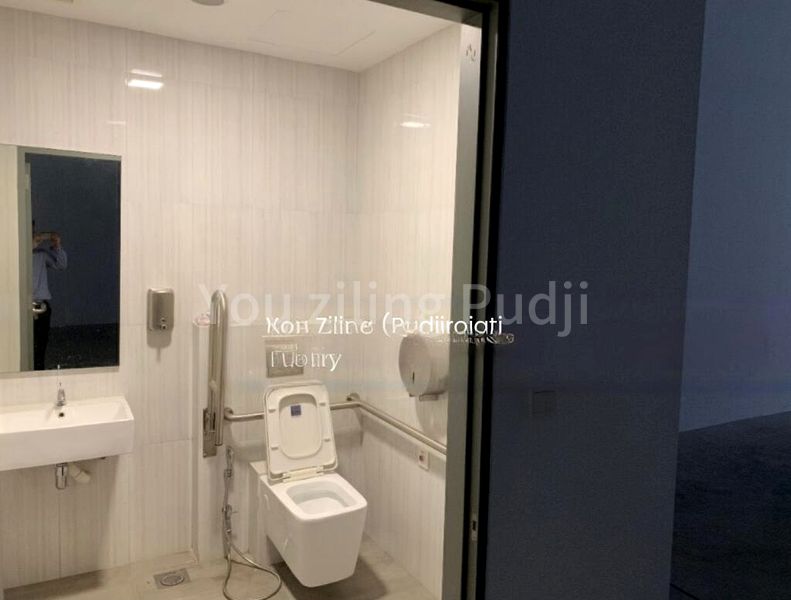 Light Industrial (B1) for Rent: Nordcom I - Image 5