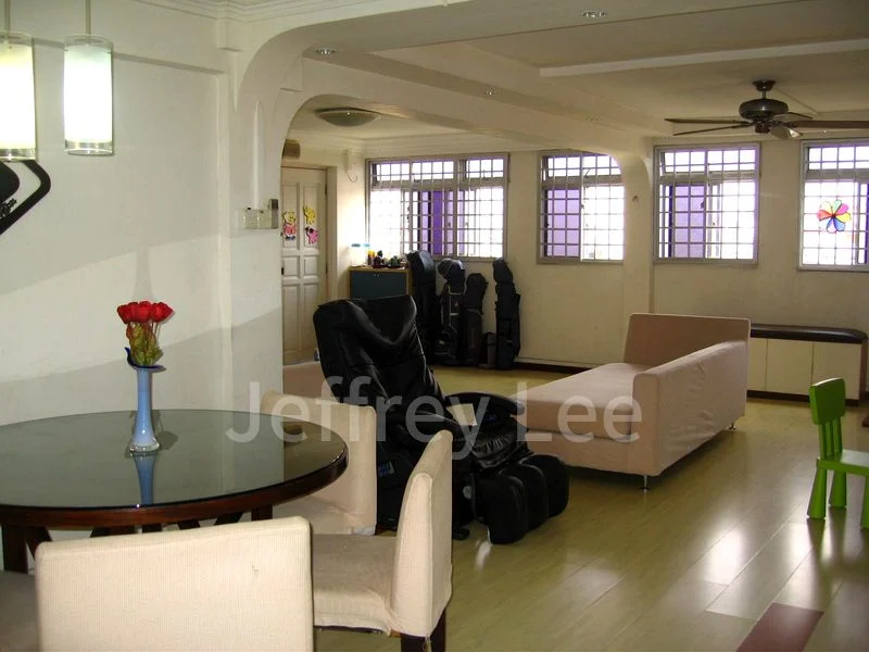 5 Room (5A) HDB for Rent in 10 Jalan Batu - Image 2