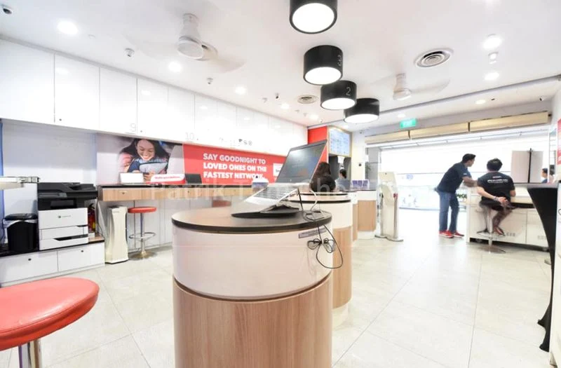 Shop / Shophouse for Rent: Lucky Plaza - Image 3