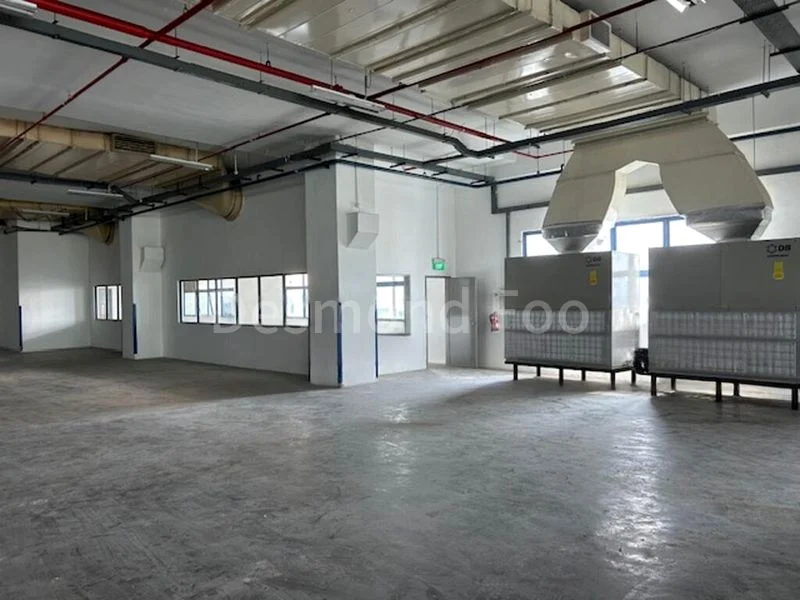 Light Industrial (B1) for Rent: 4.5m high, great specs in Serangoon North - Image 2