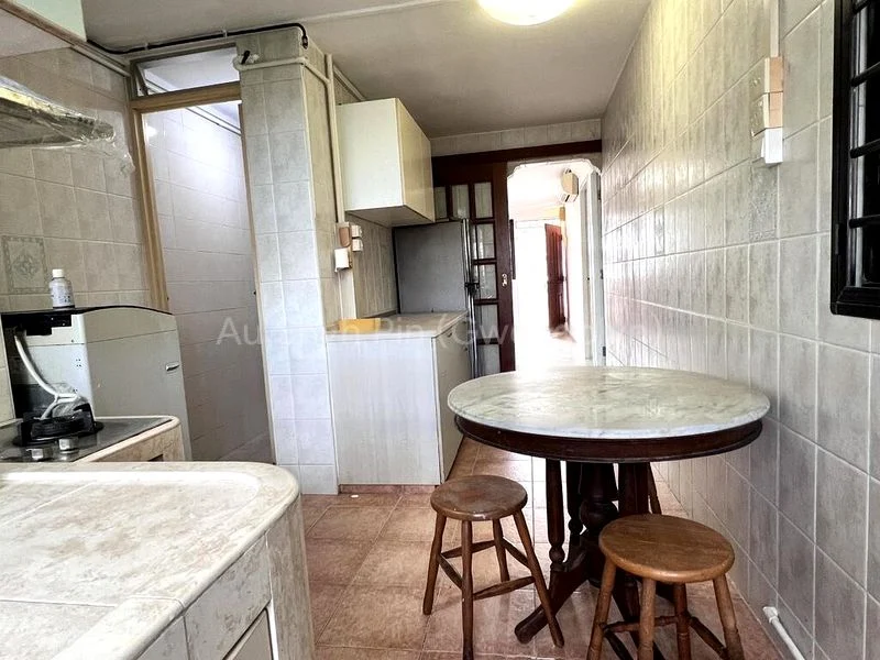 3 Room (3STD) HDB for Sale in 82 Commonwealth Close - Image 2