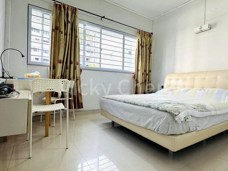 Executive HDB for Sale in  222 Bukit Batok East Avenue 3 - Image 9